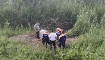 В Труновском округе спасатели извлекли из реки тело мужчины