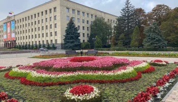 Ко Дню города Ставрополь украсили более 10 тысяч осенних цветов