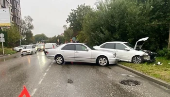 Встанице Ессентукой при столкновении двух автомобилей оба водителя получили травмы